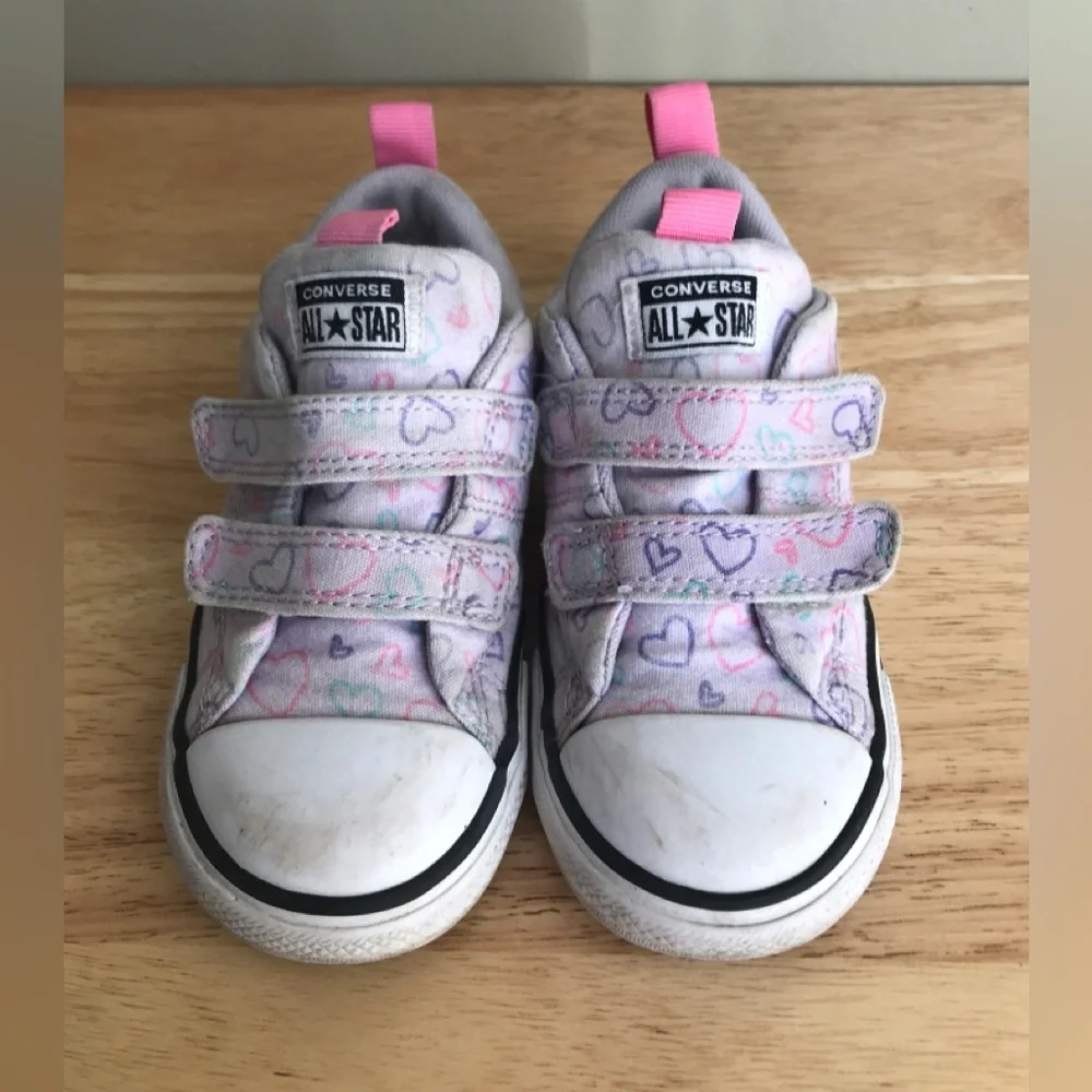Converse giirls happy